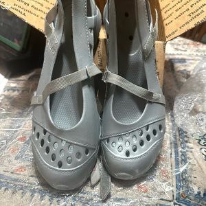 Cali Gear gray water proof  MARY JANE FLAT SIZE 8 SKECHERS  PRE-OWNED  GOOD